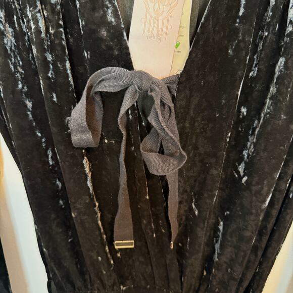 Free People We Are HAH Jump On It Velvet Jumpsuit In Black Size Large New - Picture 6 of 16